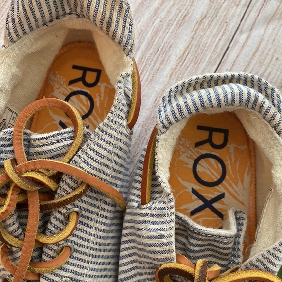 ROXY Encinitas Mid-top Nautical Stripe Sneakers - Picture 10 of 12